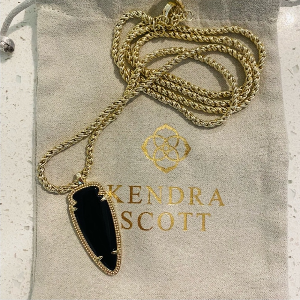 Kendra Scott Black and Gold Pendant Necklace